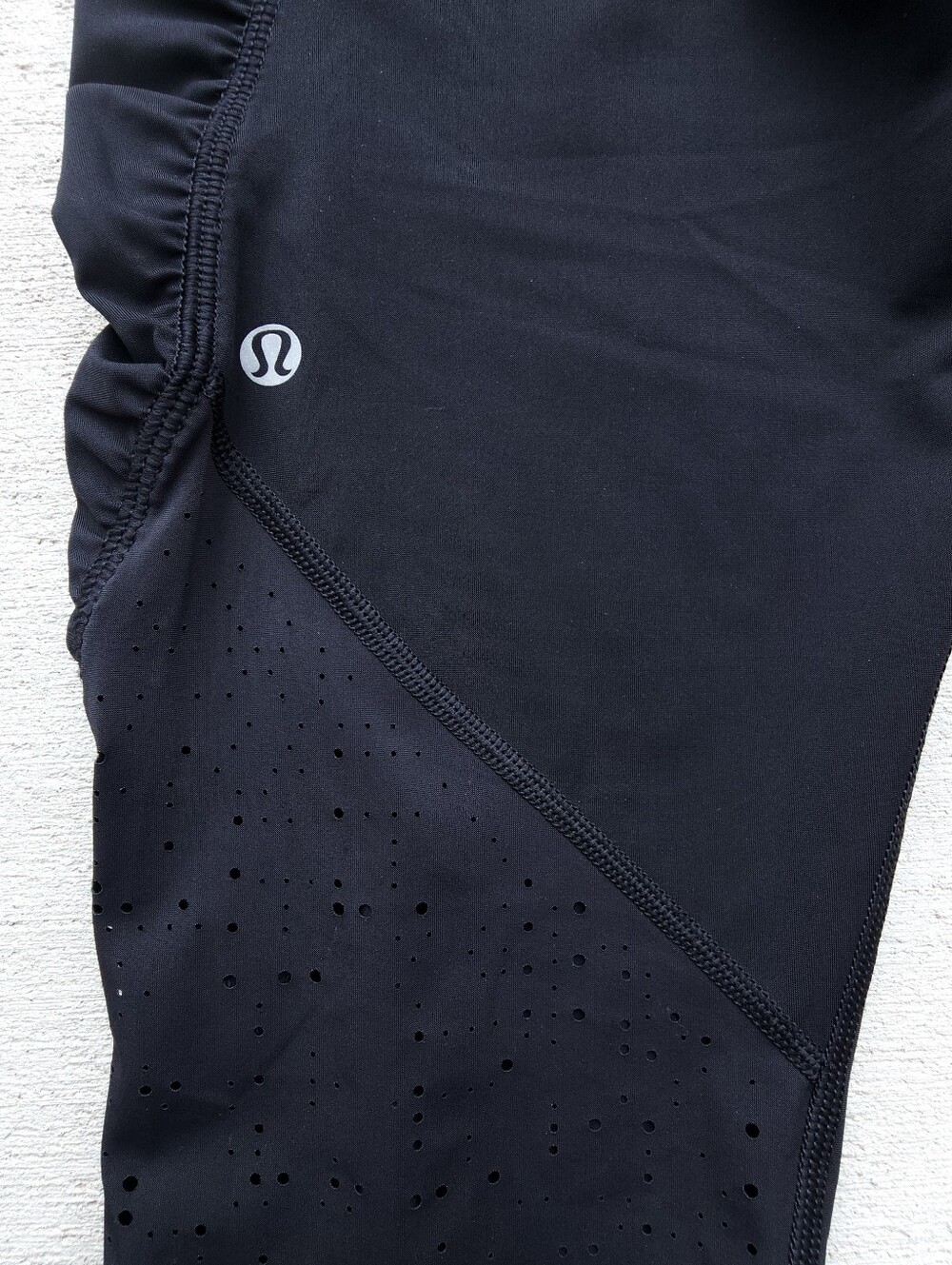 Lululemon Run For Your Life Capri Black Leggings Crop Size 8 Vent Hidden Pockets - Picture 5 of 10
